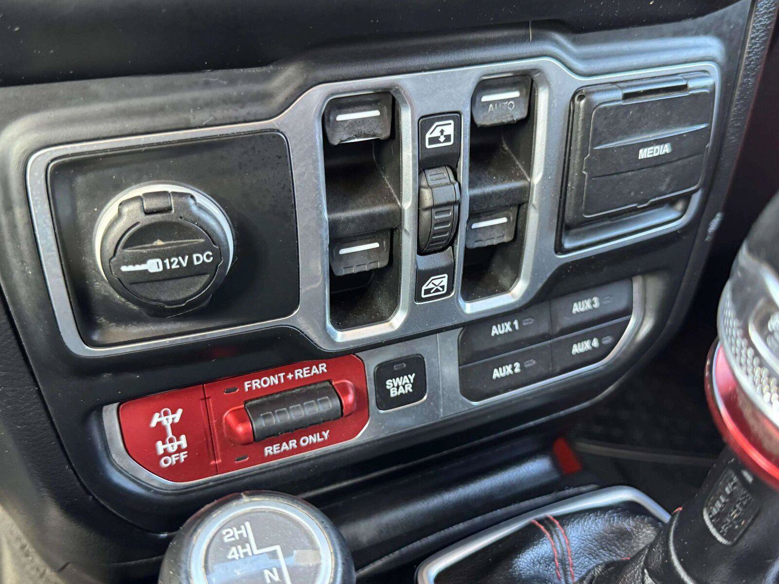 Used 2018 Jeep Wrangler Unlimited Rubicon AWD/4WD image 39