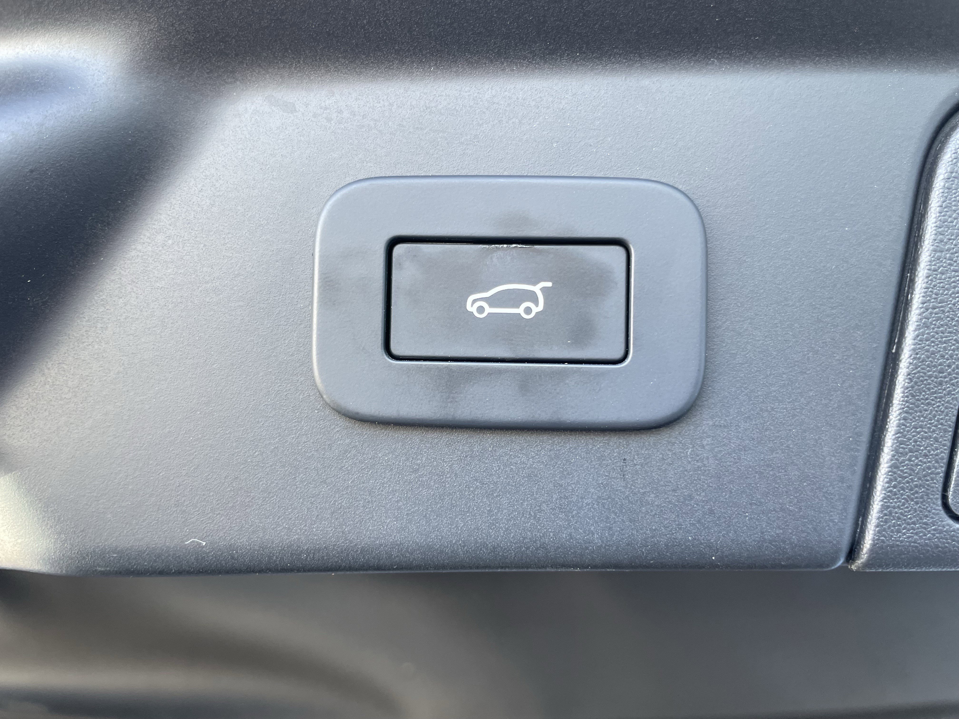 Certified 2026 Land Rover Range Rover Velar Dynamic SE AWD/4WD image 37