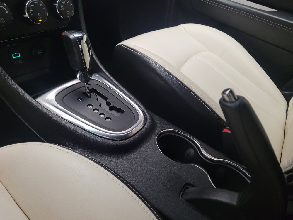 Used 2014 Chrysler 200 Limited image 26