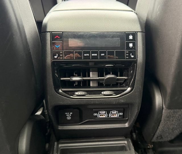 Used 2023 Jeep Grand Cherokee L Limited AWD/4WD image 31