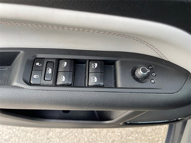 Used 2024 Jeep Compass Limited image 28