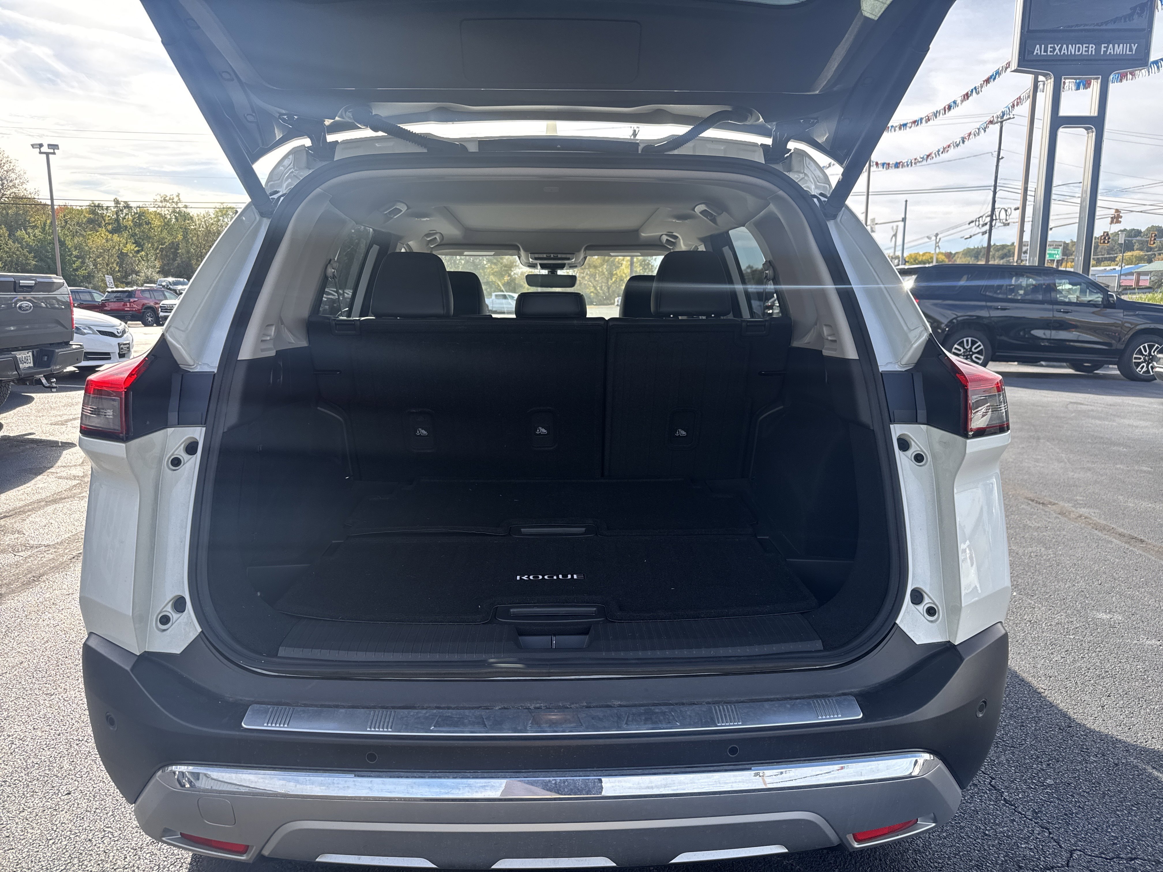 Used 2023 Nissan Rogue Platinum w/ Platinum Premium Package image 5