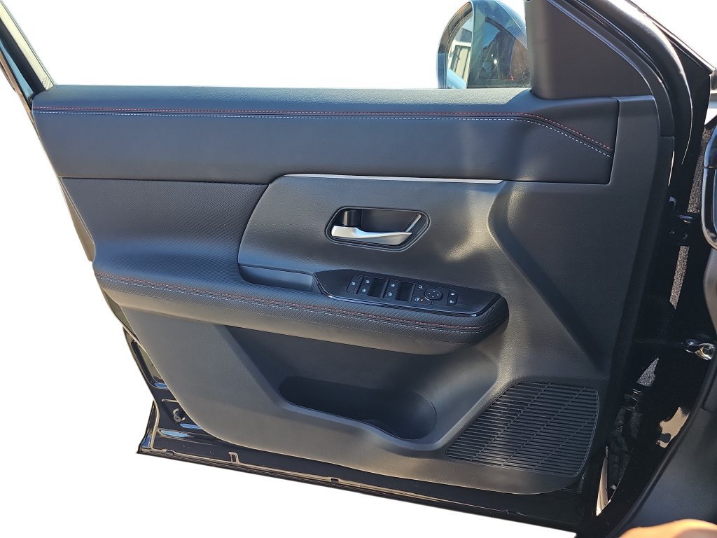 New 2027 Nissan Kicks SR w/ Cold Weather Package FWD image 26