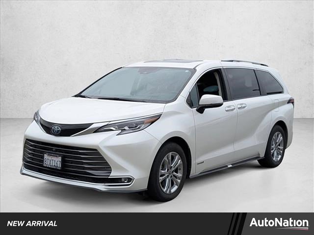 Used 2021 Toyota Sienna Platinum image 1