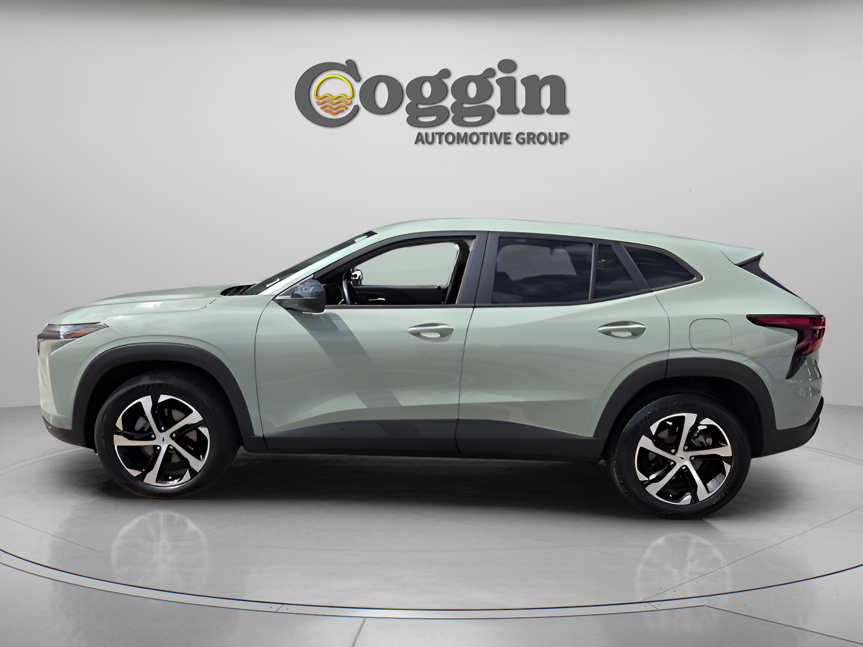 Used 2024 Chevrolet Trax RS w/ Driver Confidence Package FWD image 2