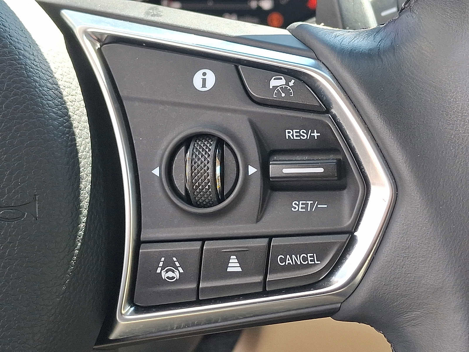 Used 2023 Acura MDX SH-AWD w/ Technology Package image 24