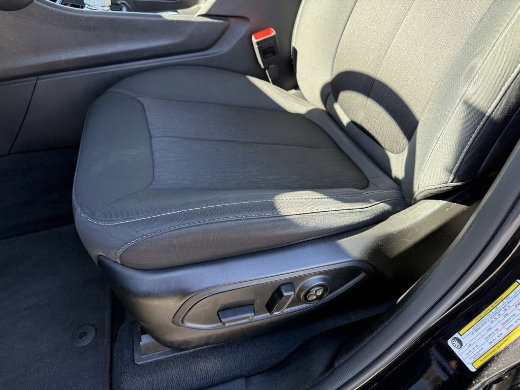 Used 2023 Jeep Grand Cherokee L Laredo image 16