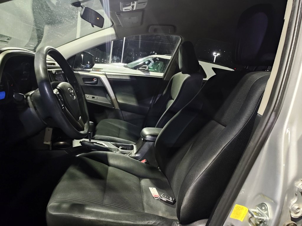 Used 2015 Toyota RAV4 LE AWD/4WD image 8