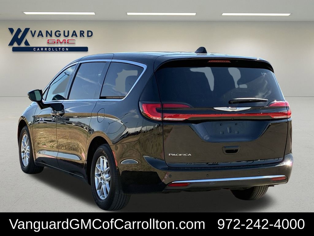 Used 2025 Chrysler Pacifica Select image 7
