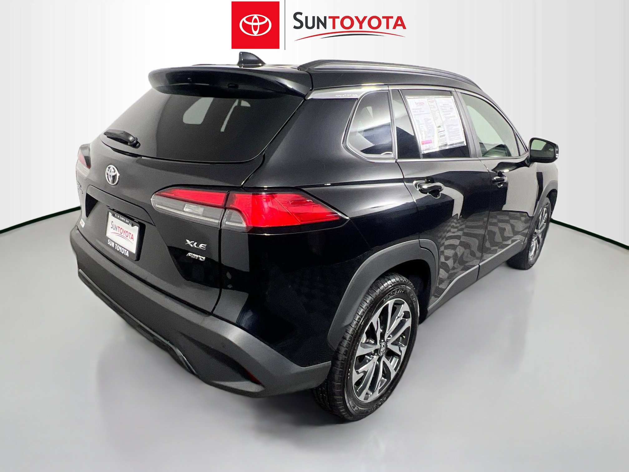 Used 2024 Toyota Corolla Cross XLE image 4