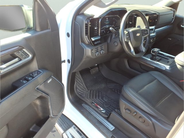 Used 2023 Chevrolet Silverado 1500 LTZ w/ LTZ Premium Package AWD/4WD image 9