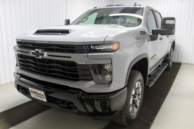 Used 2024 Chevrolet Silverado 2500 Custom w/ Custom Value Package image 3