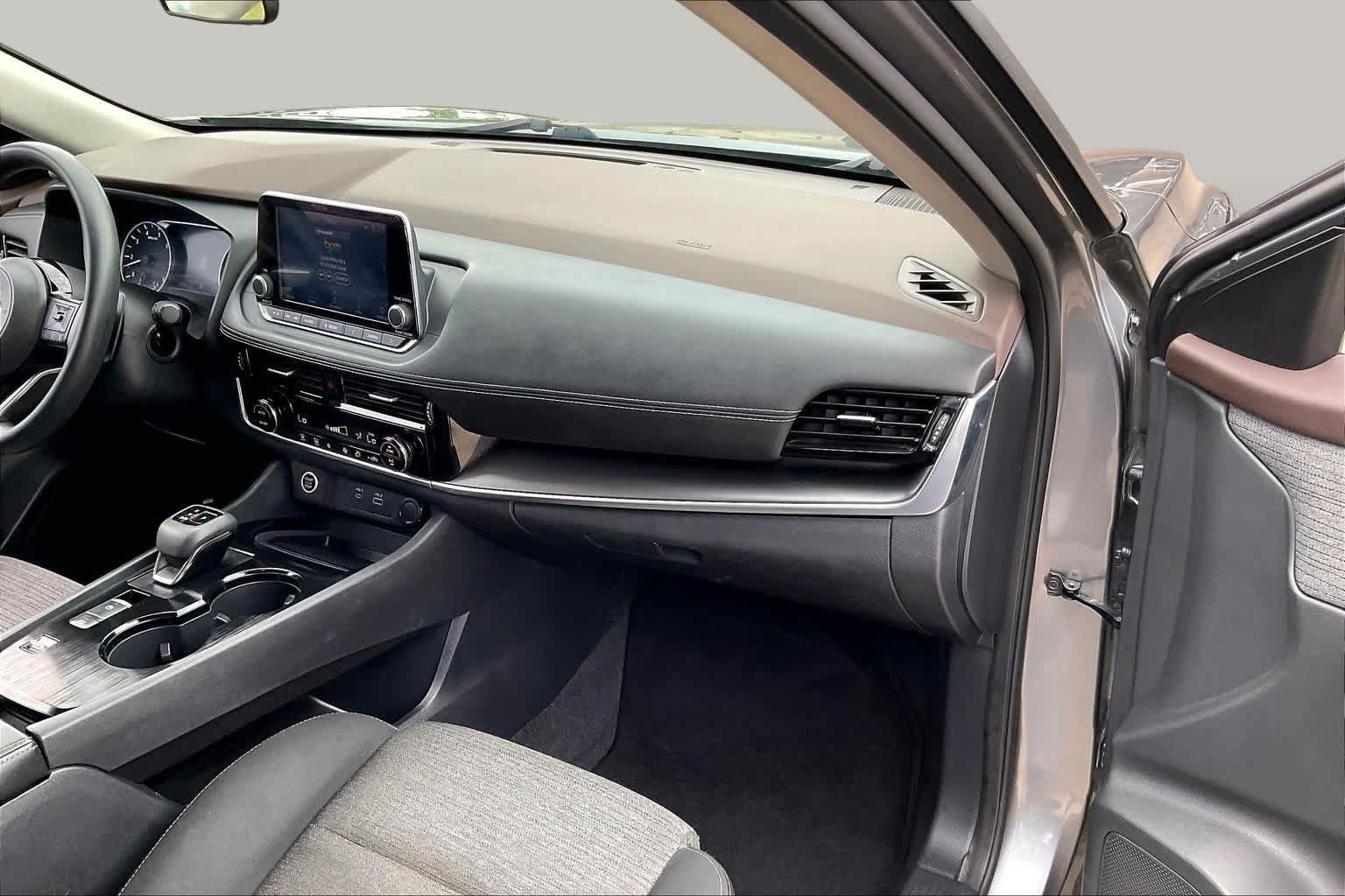 Used 2022 Nissan Rogue SV FWD image 18