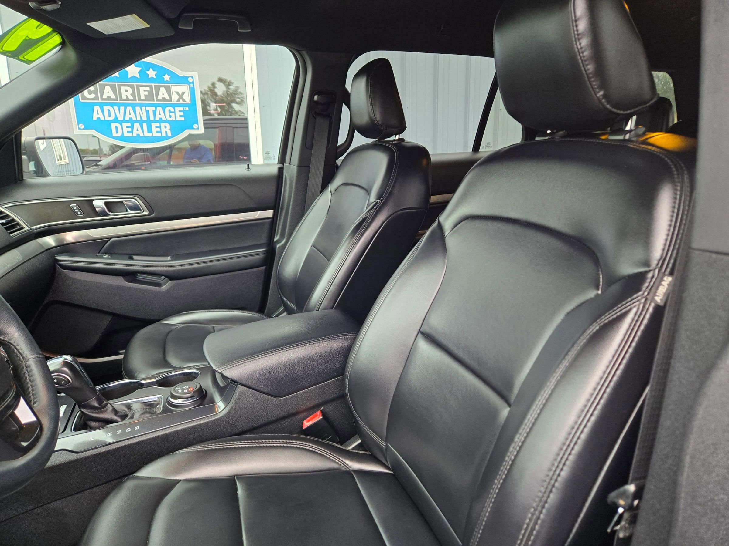 Used 2019 Ford Explorer XLT w/ Equipment Group 202A AWD/4WD image 37