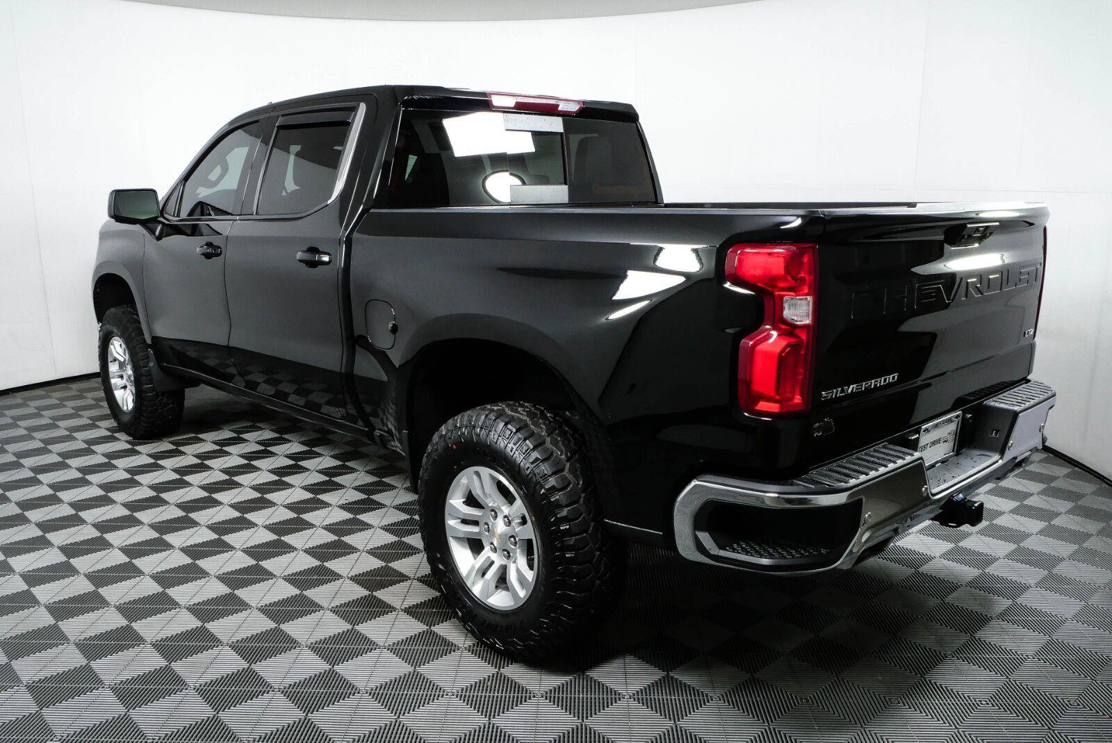 Used 2022 Chevrolet Silverado 1500 LTZ w/ LTZ Convenience Package II AWD/4WD image 29