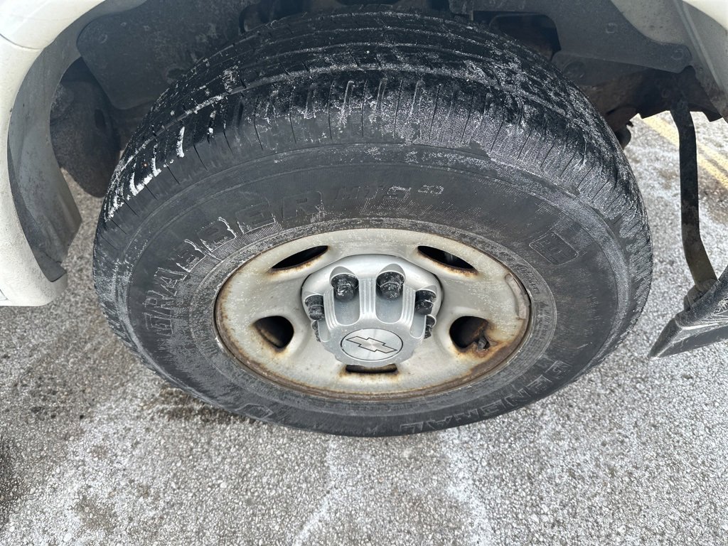 Used 2017 Chevrolet Express 2500 image 9