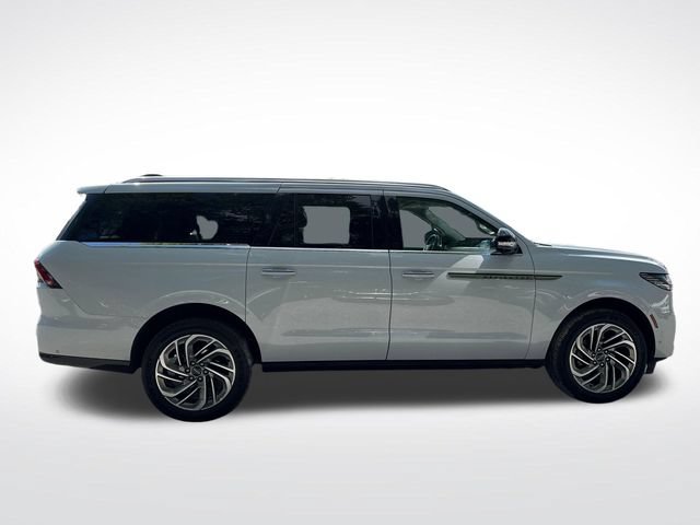 Used 2025 Lincoln Navigator L Reserve AWD/4WD image 7