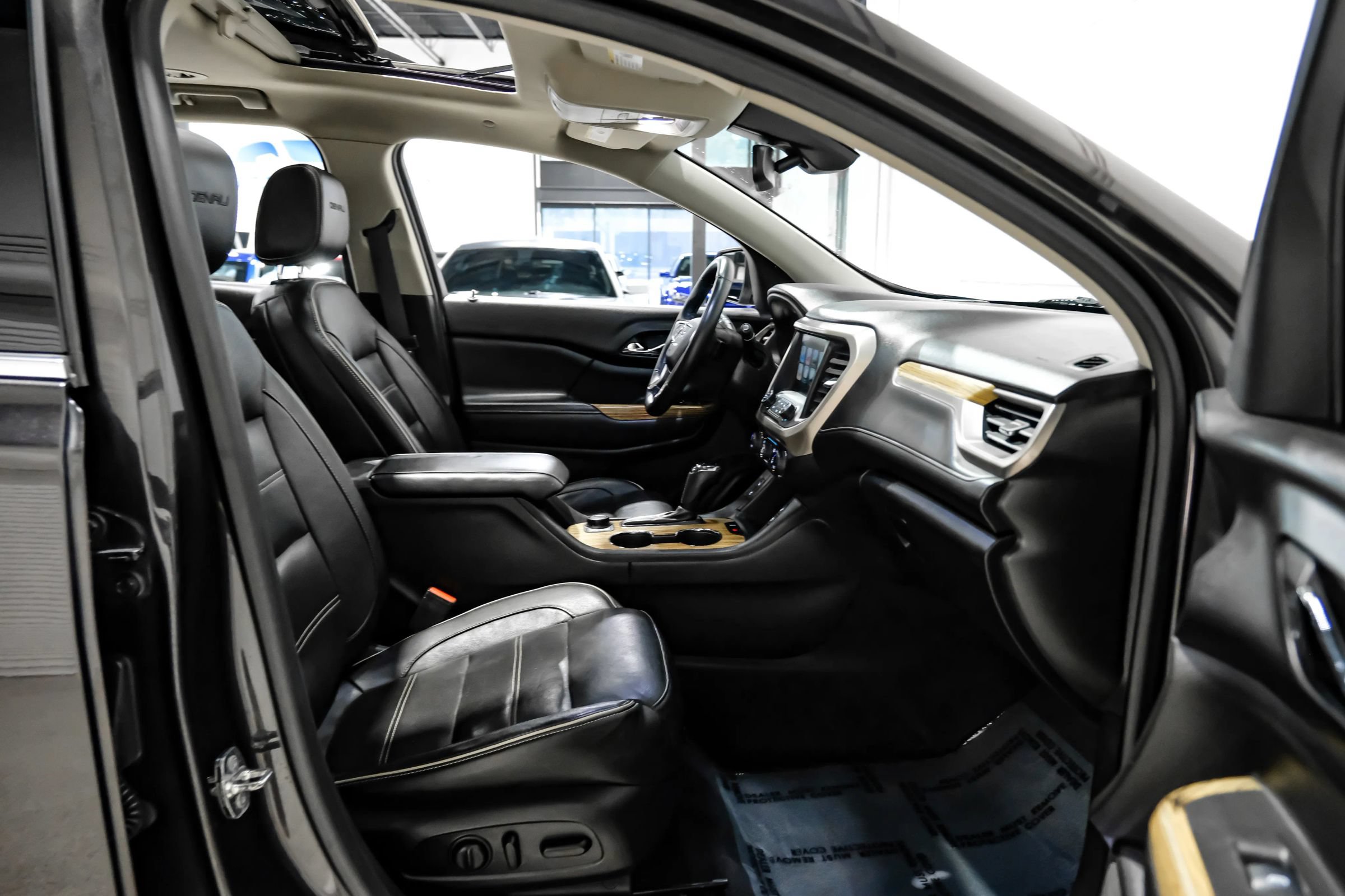 Used 2017 GMC Acadia Denali AWD/4WD image 27