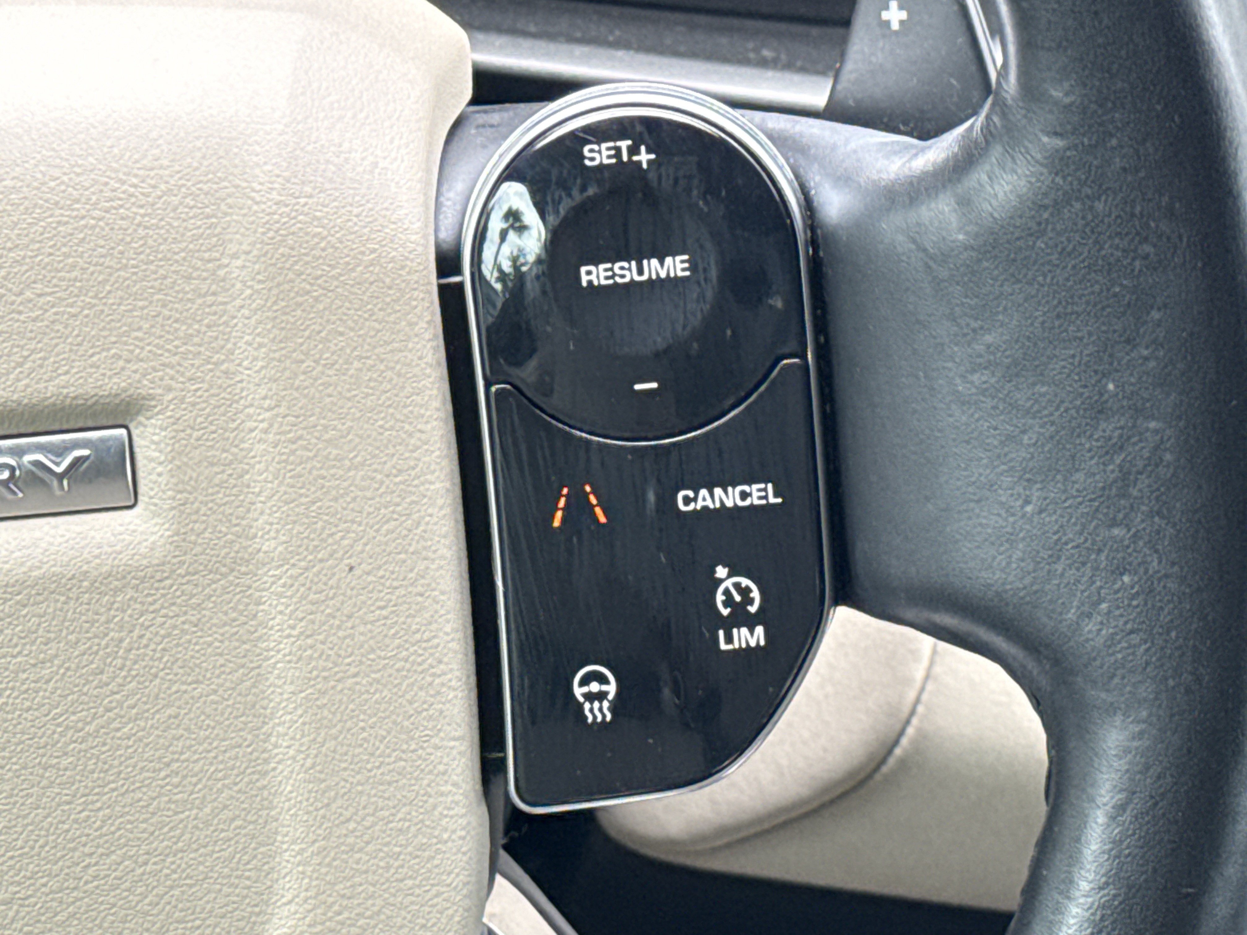 Used 2020 Land Rover Discovery Landmark AWD/4WD image 19