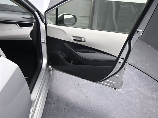 Used 2022 Toyota Corolla LE image 11