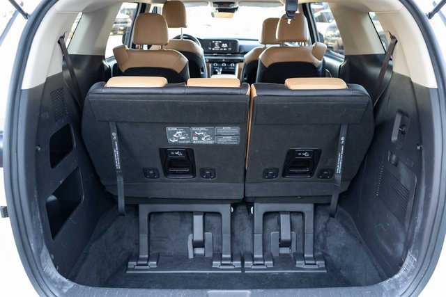 Used 2024 Kia Carnival LX image 8