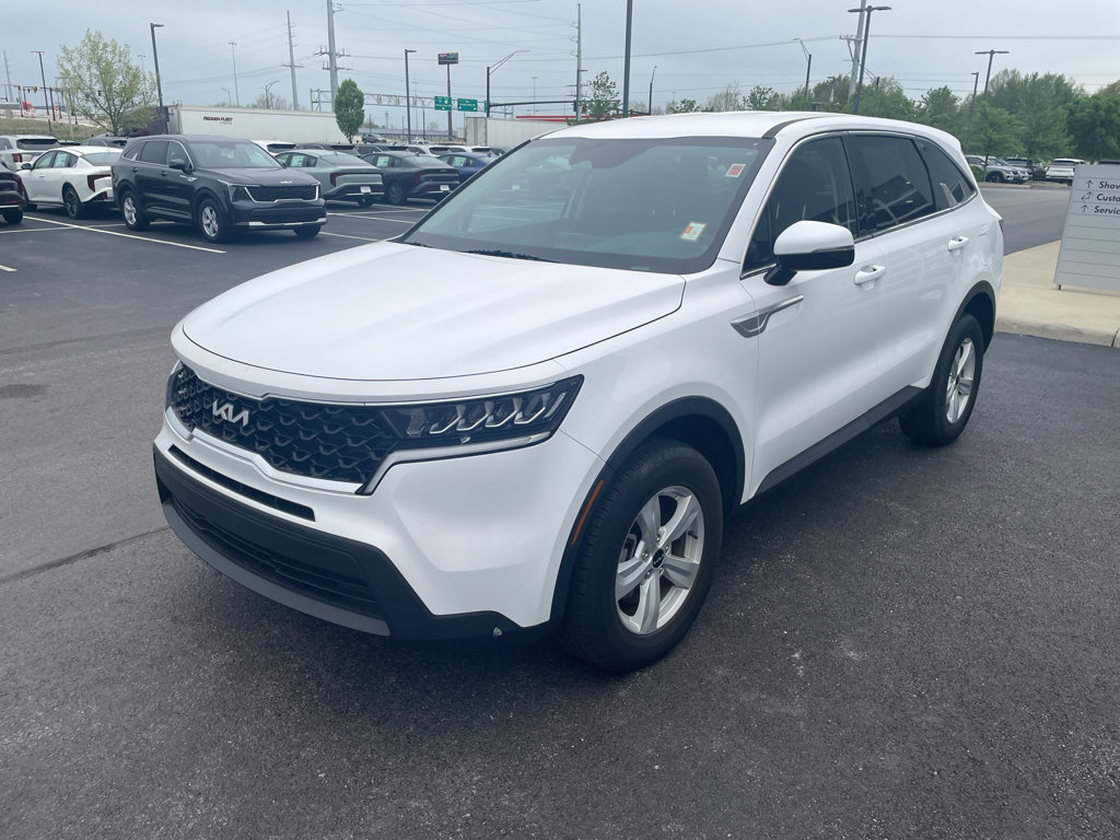 Used 2023 Kia Sorento LX AWD/4WD image 2
