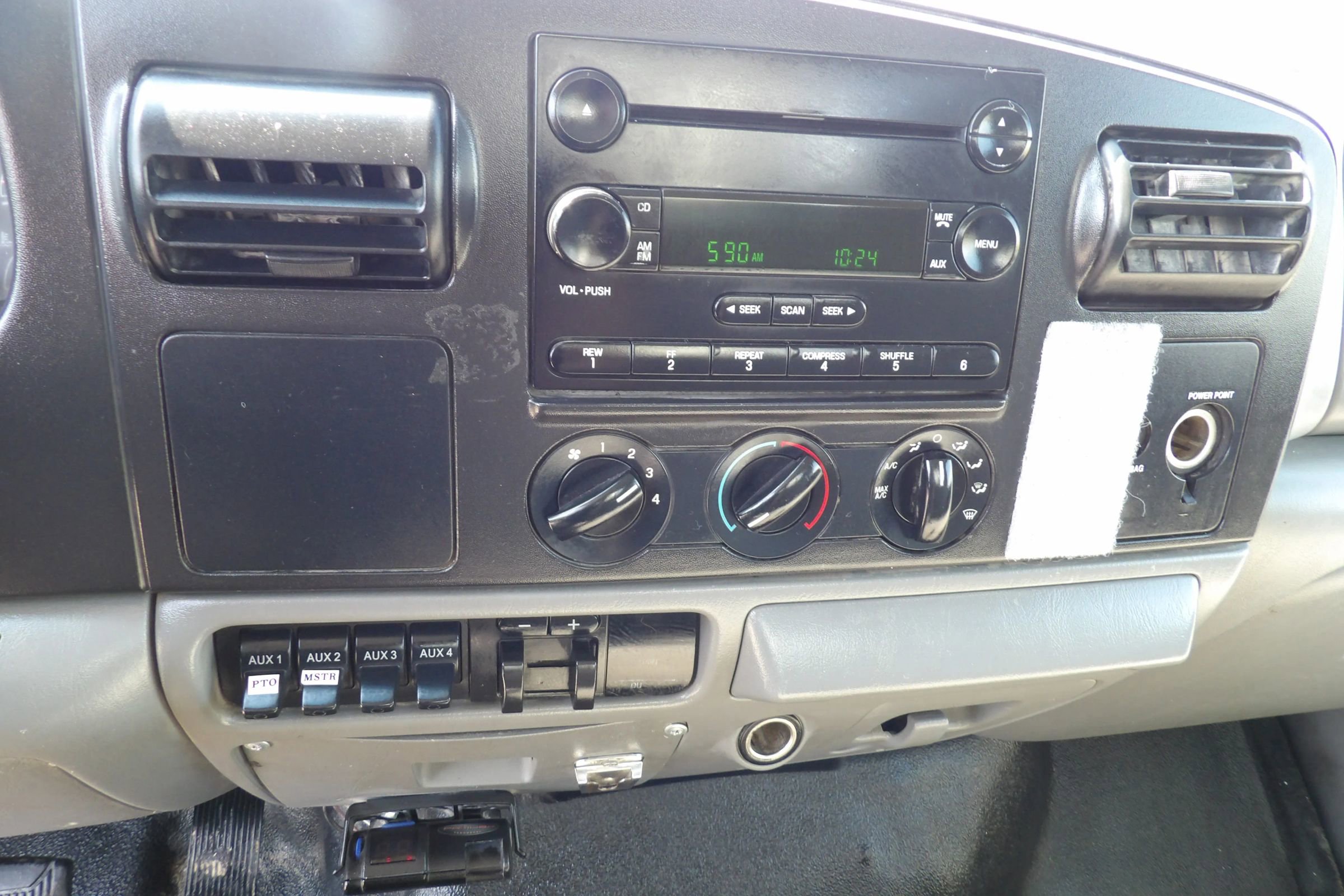 Used 2007 Ford F550 2WD Regular Cab Super Duty image 34