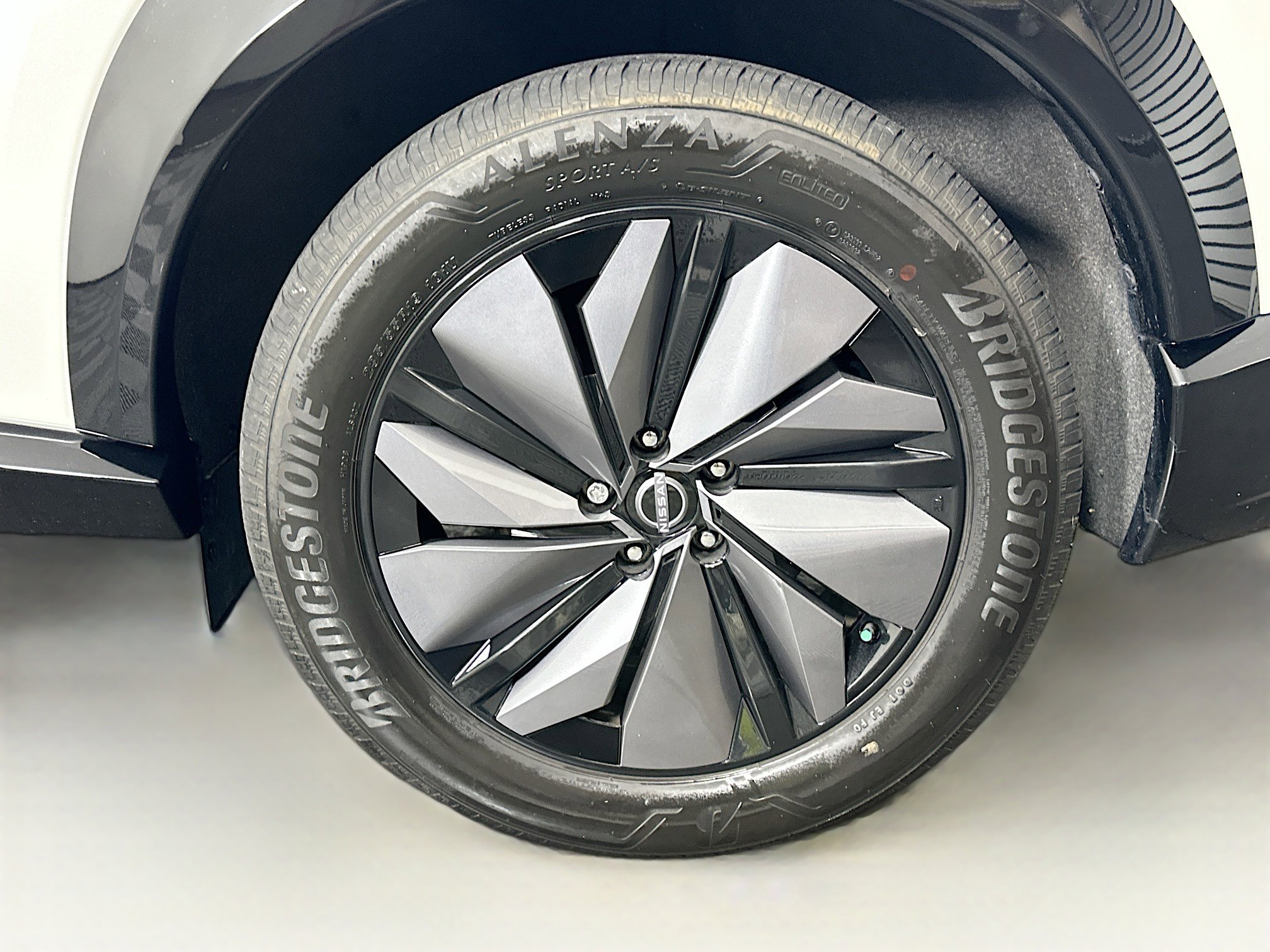 Used 2023 Nissan Ariya AWD image 11