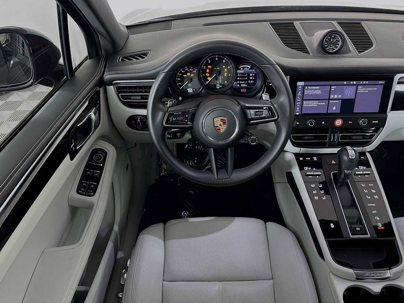 Certified 2025 Porsche Macan image 24