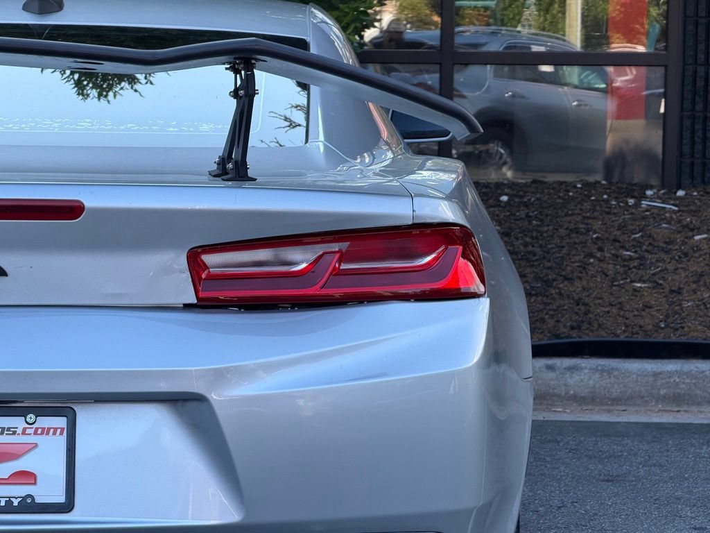 Used 2018 Chevrolet Camaro LT RWD image 16