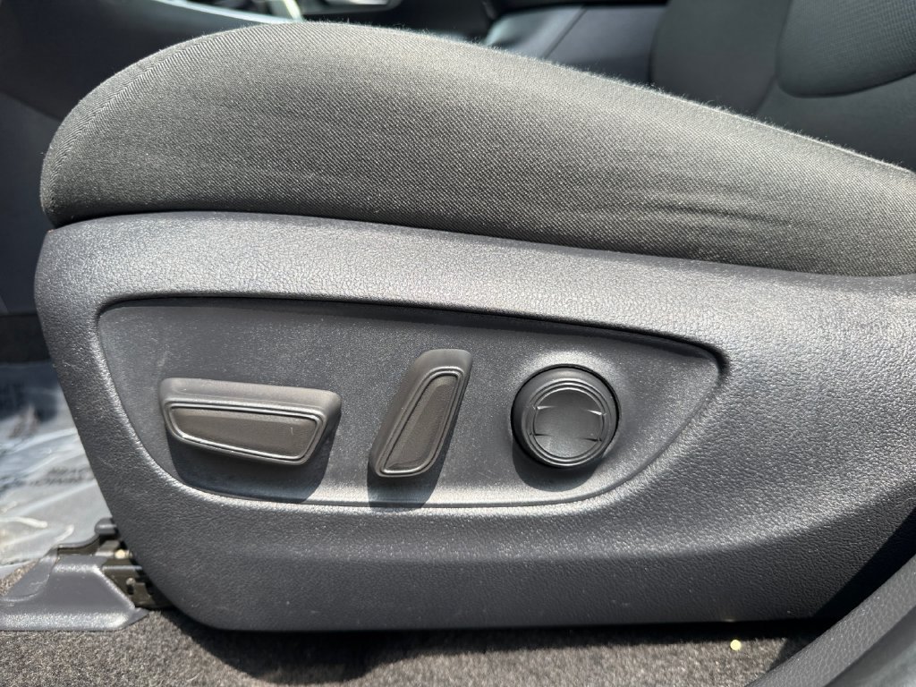 Used 2025 Toyota RAV4 XLE AWD/4WD image 10