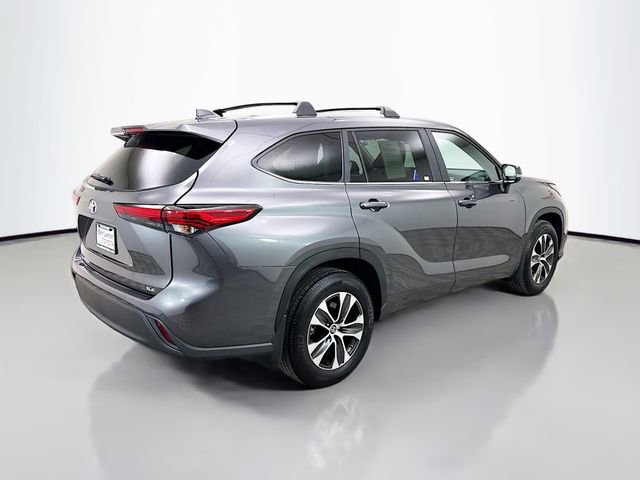 Used 2023 Toyota Highlander XLE image 7