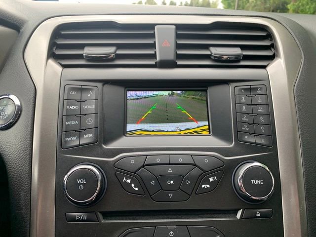 Used 2017 Ford Fusion SE FWD image 16