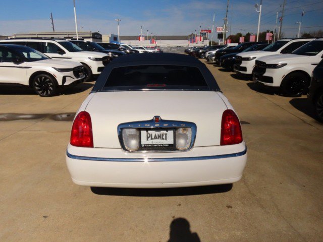 Used 2000 Lincoln Town Car Signature image 11