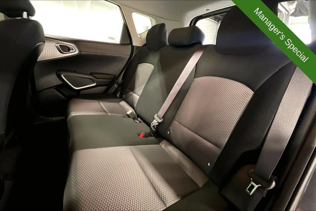Used 2025 Kia Soul LX w/ LX Technology Package FWD image 31