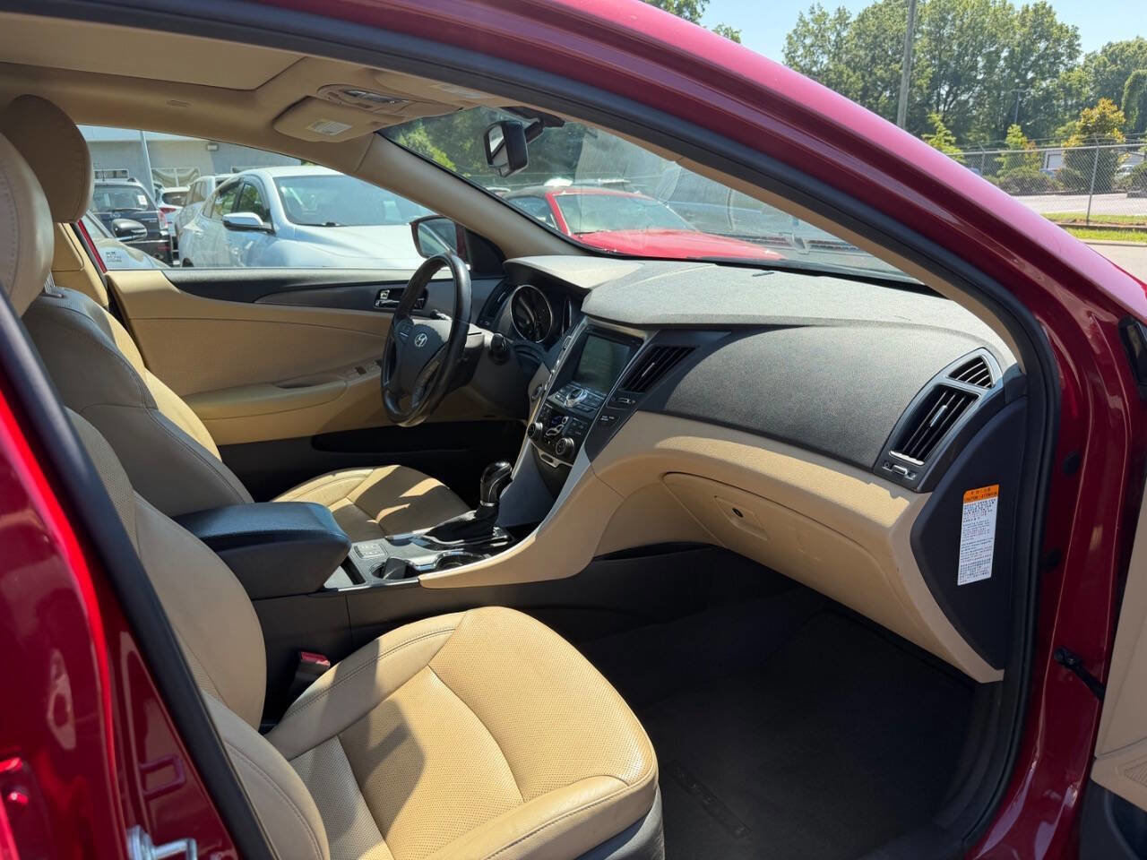 Used 2015 Hyundai Sonata Limited w/ Option Group 02 FWD image 13
