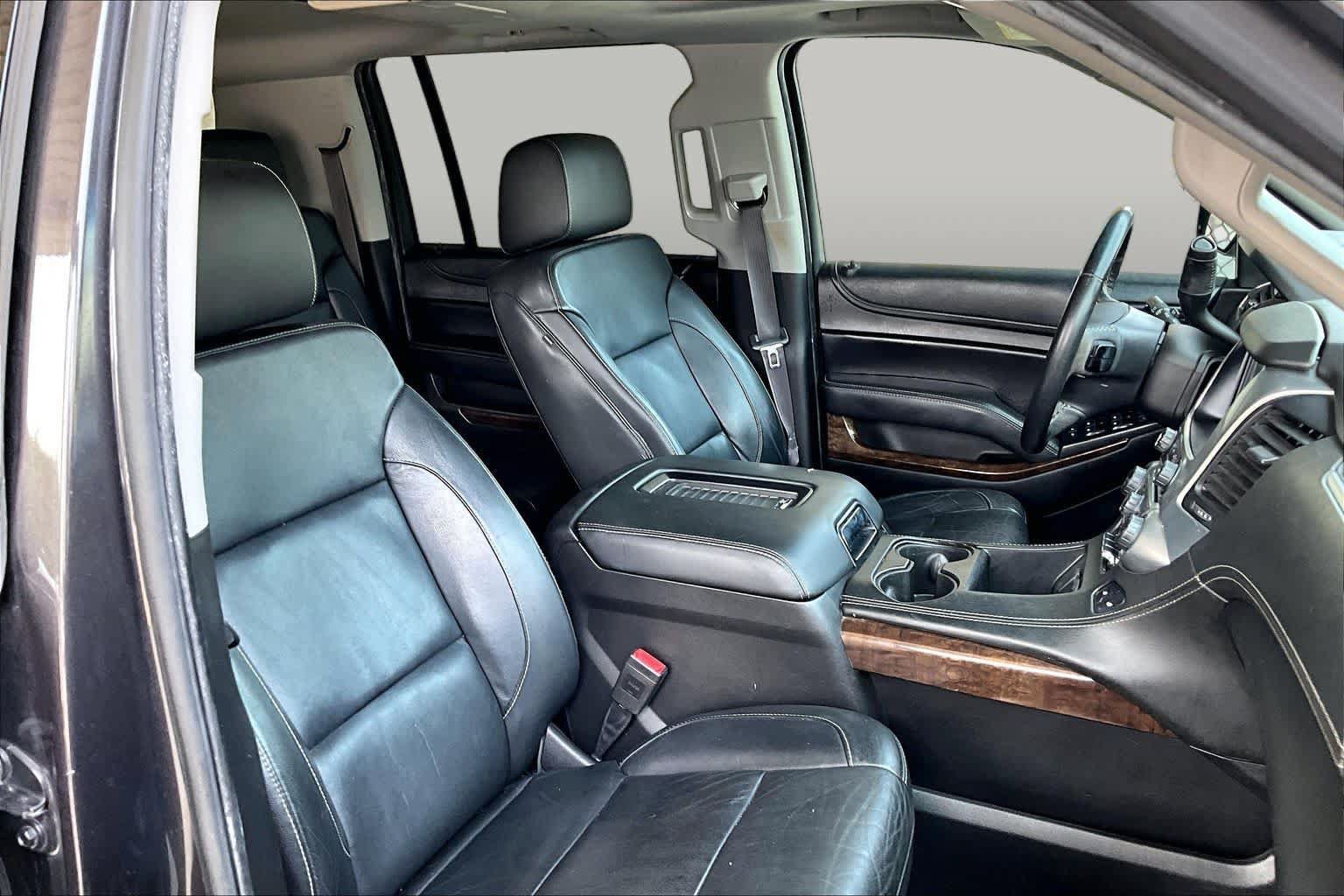 Used 2017 Chevrolet Suburban LT RWD image 9