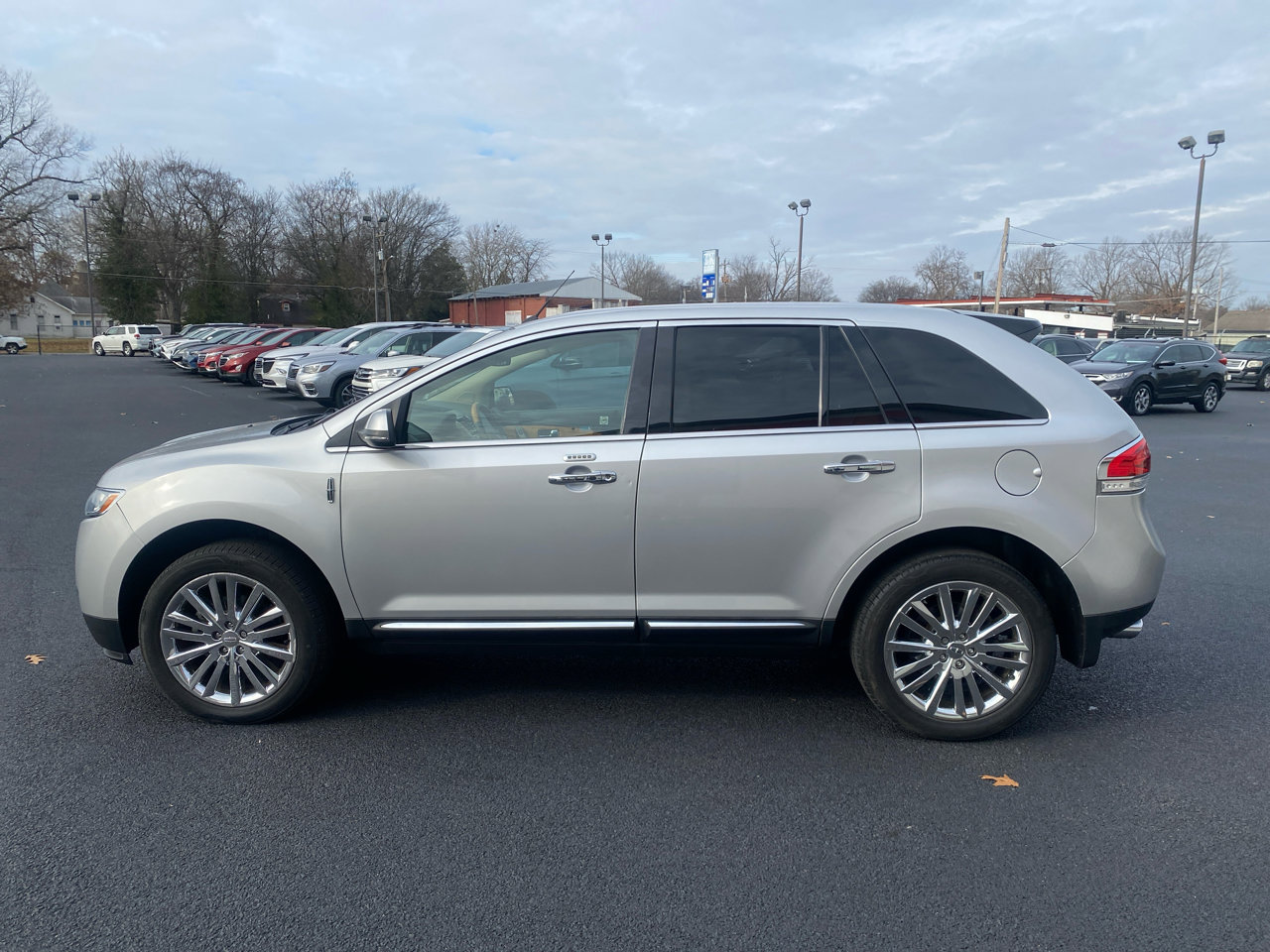 Used 2015 Lincoln MKX FWD w/ Equipment Group 101A image 8