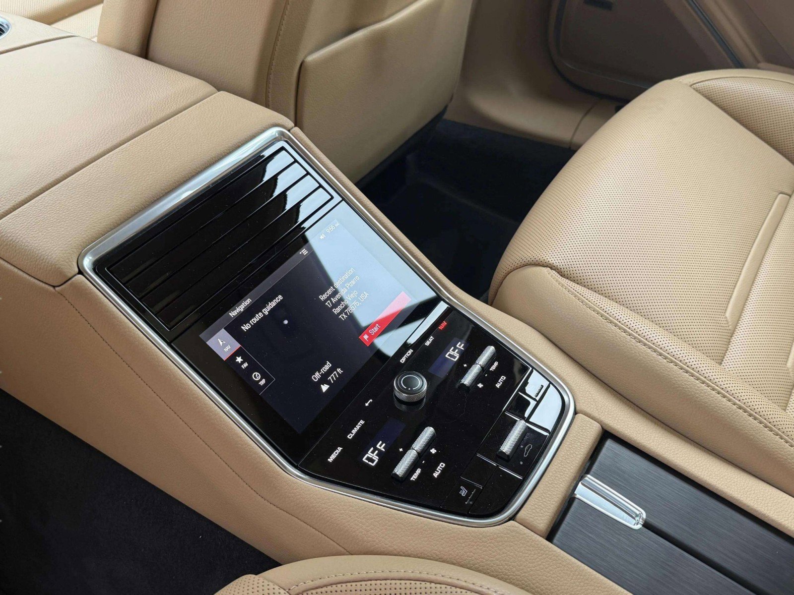 Used 2023 Porsche Panamera 4 Platinum Edition image 9