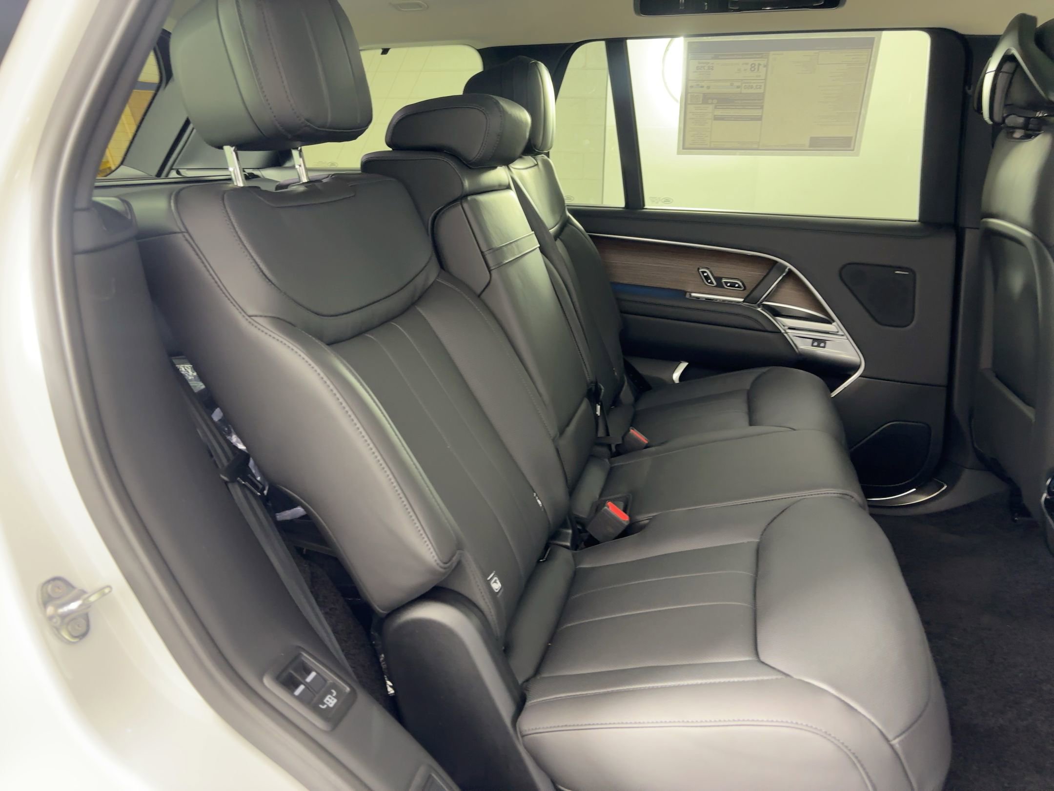 New 2026 Land Rover Range Rover Long Wheelbase SE image 29