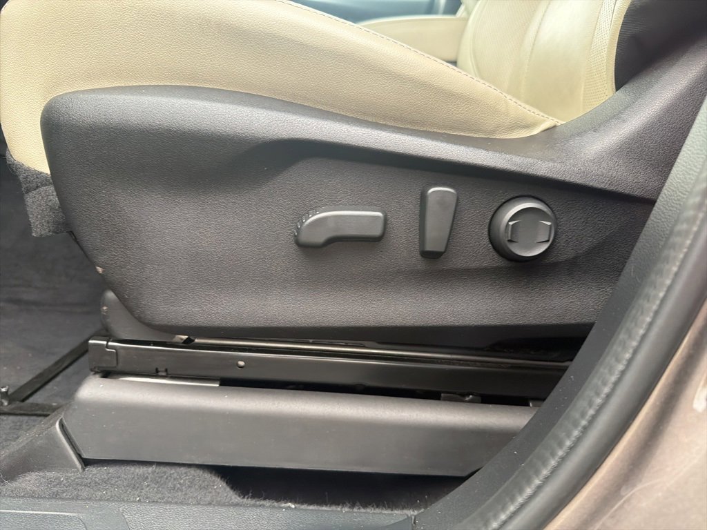 Used 2022 Subaru Ascent Limited w/ Technology Package image 17