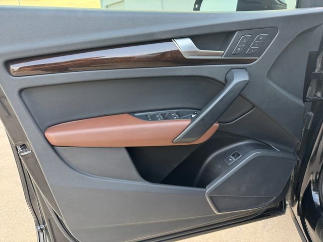 Used 2019 Audi Q5 2.0T Premium w/ Convenience Package AWD/4WD image 4