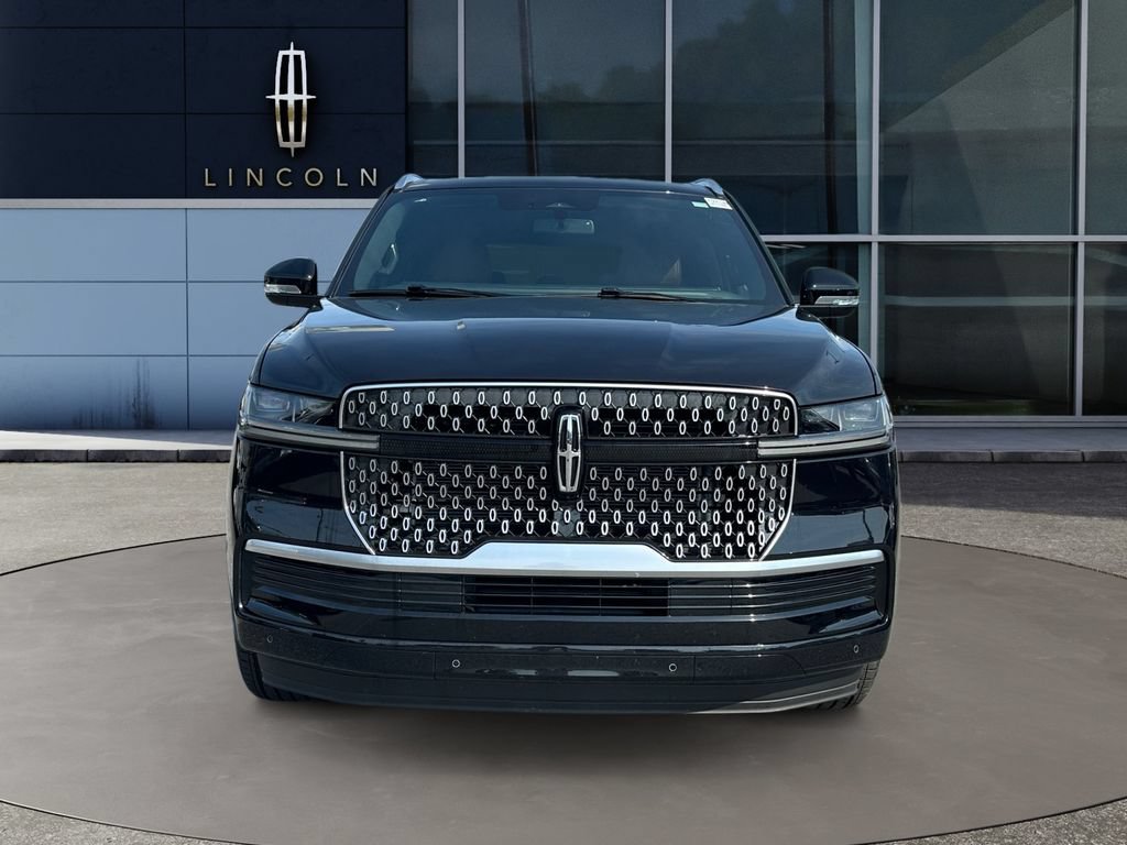Used 2026 Lincoln Navigator Reserve AWD/4WD image 2