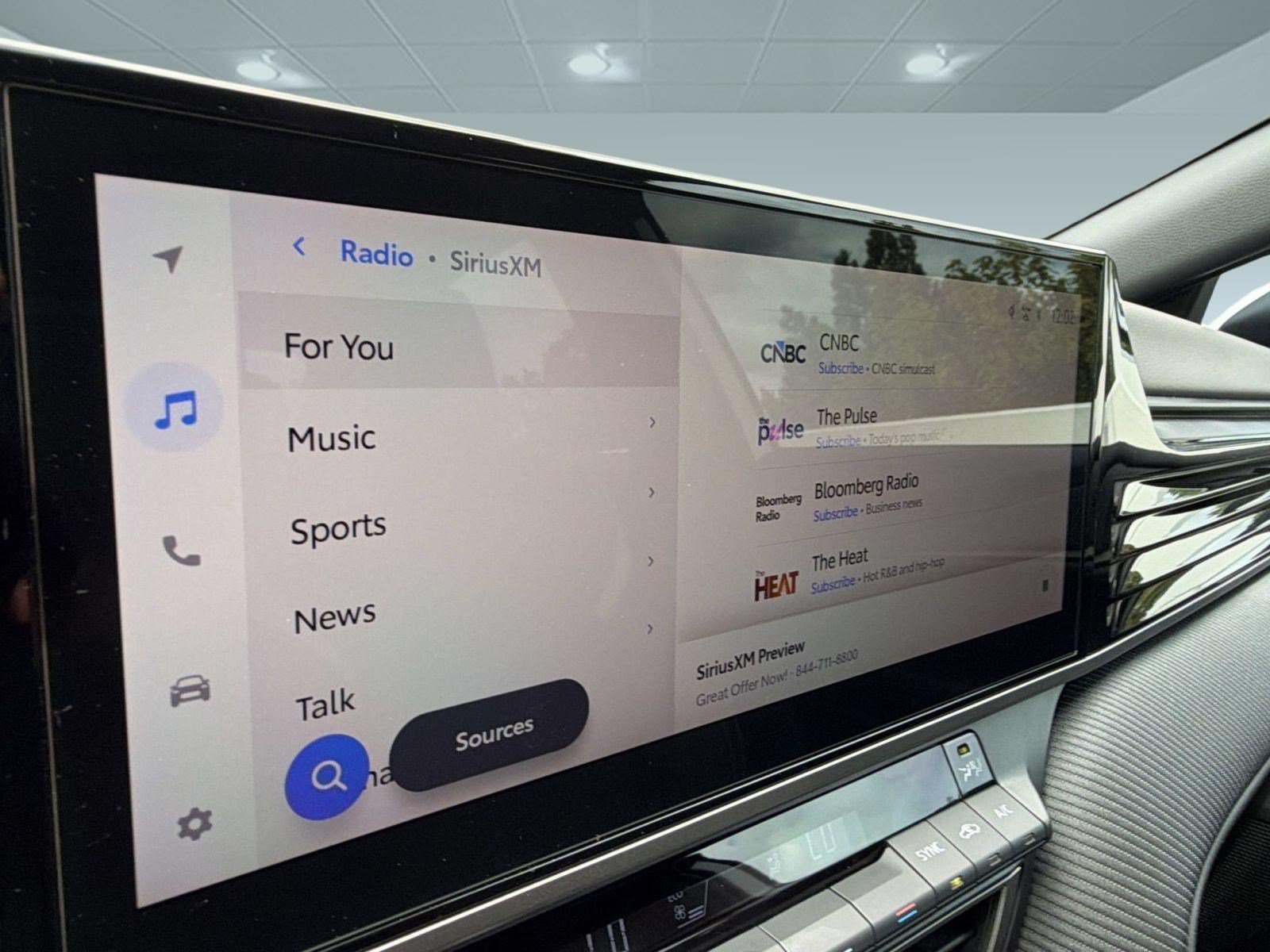 Used 2025 Toyota Camry SE w/ Multimedia Upgrade Package FWD image 19