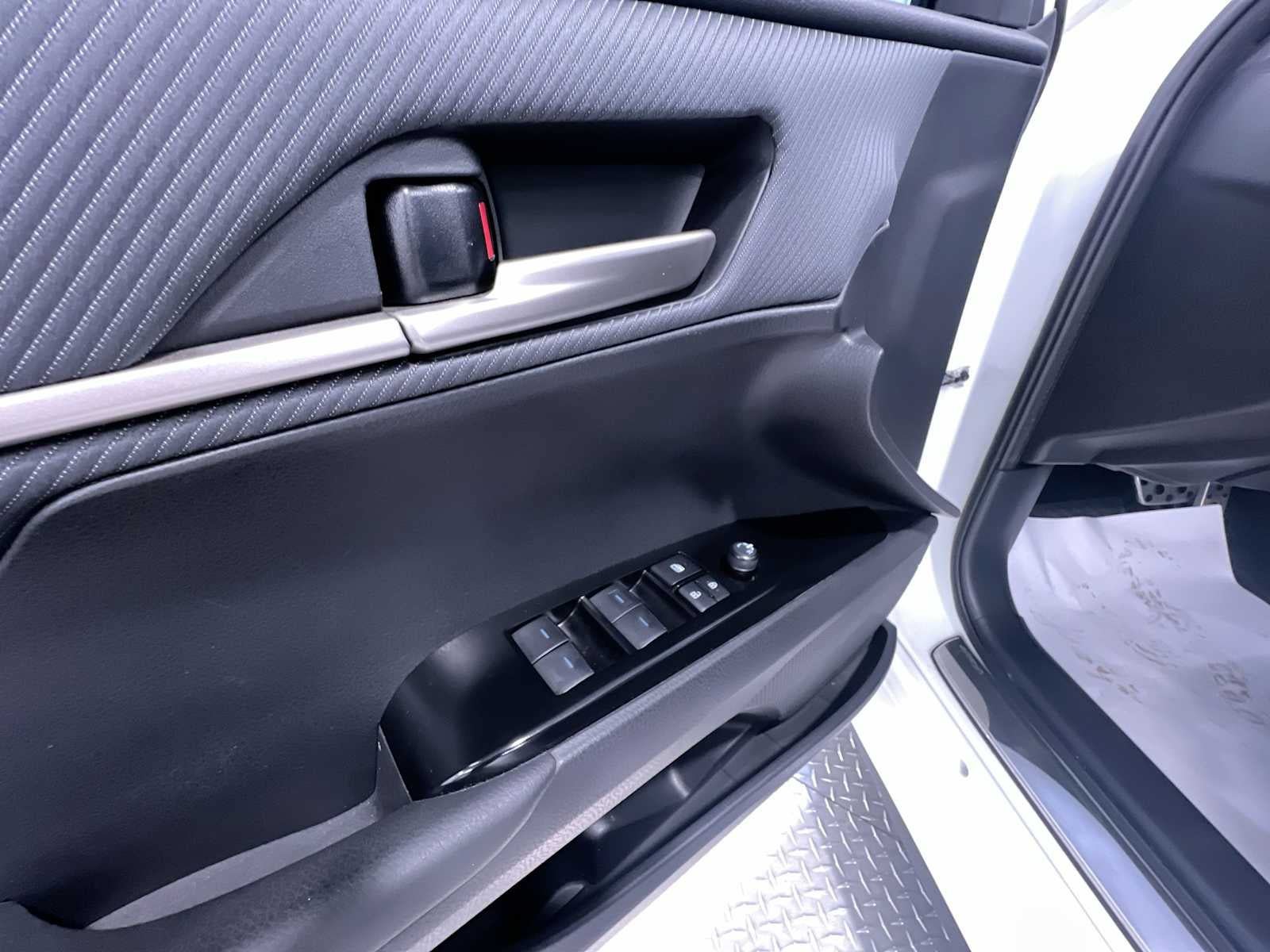 Used 2025 Toyota Camry SE w/ Convenience Package FWD image 12