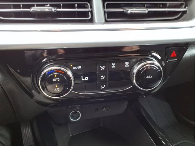 Used 2025 Chevrolet Trax LT FWD image 22