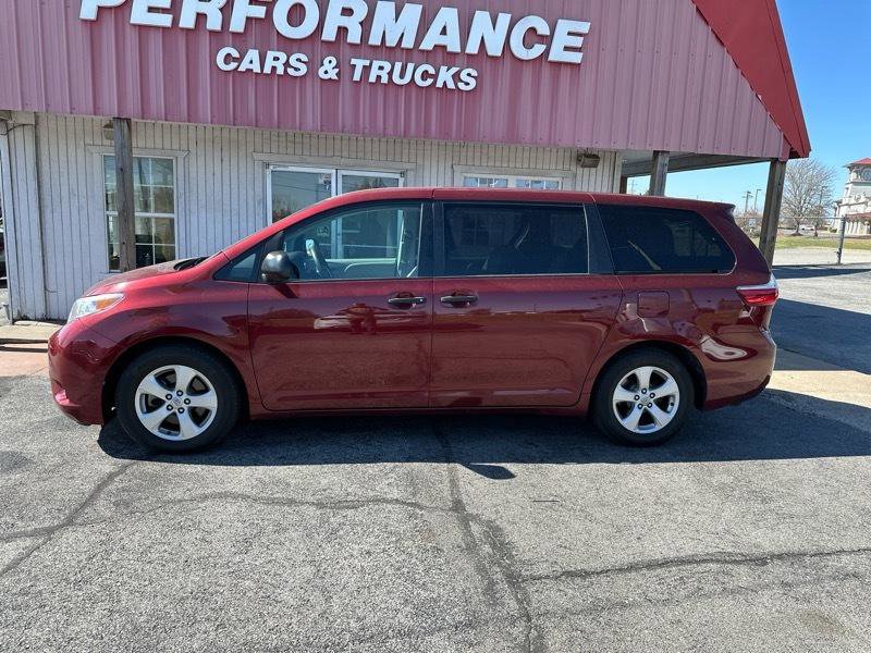 Used 2015 Toyota Sienna L image 11