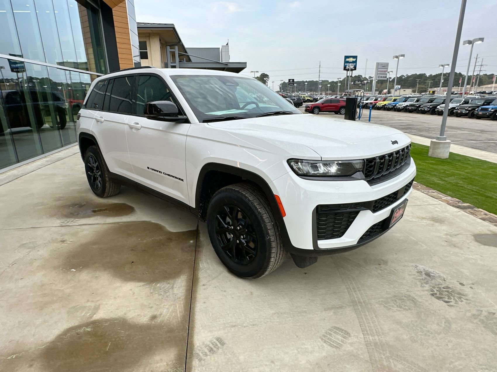 New 2026 Jeep Grand Cherokee Altitude AWD/4WD image 2
