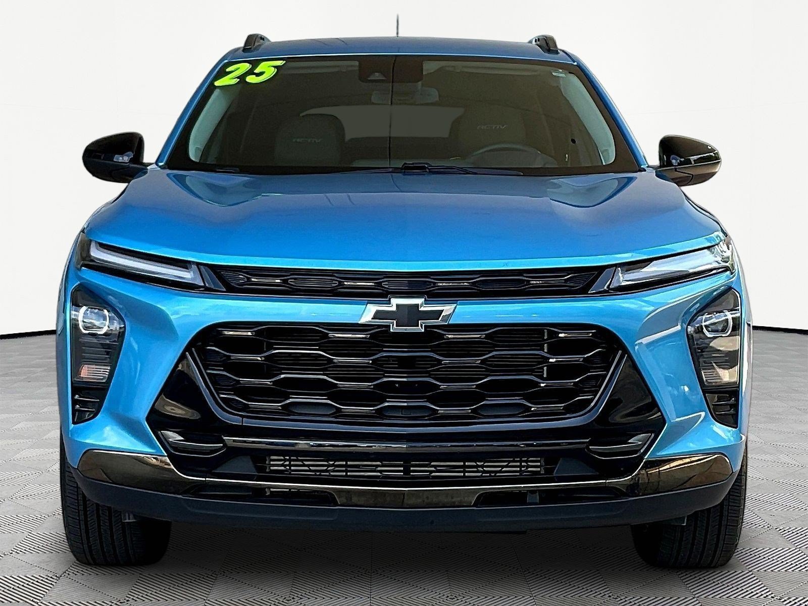 Used 2025 Chevrolet Trax ACTIV FWD image 2