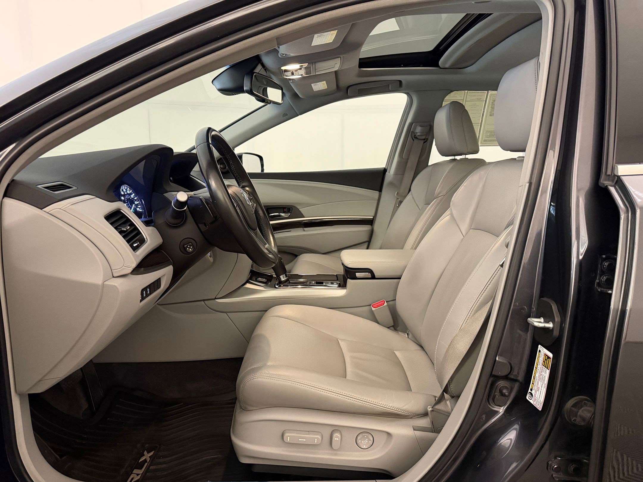 Used 2016 Acura RLX w/ Technology Package FWD image 5
